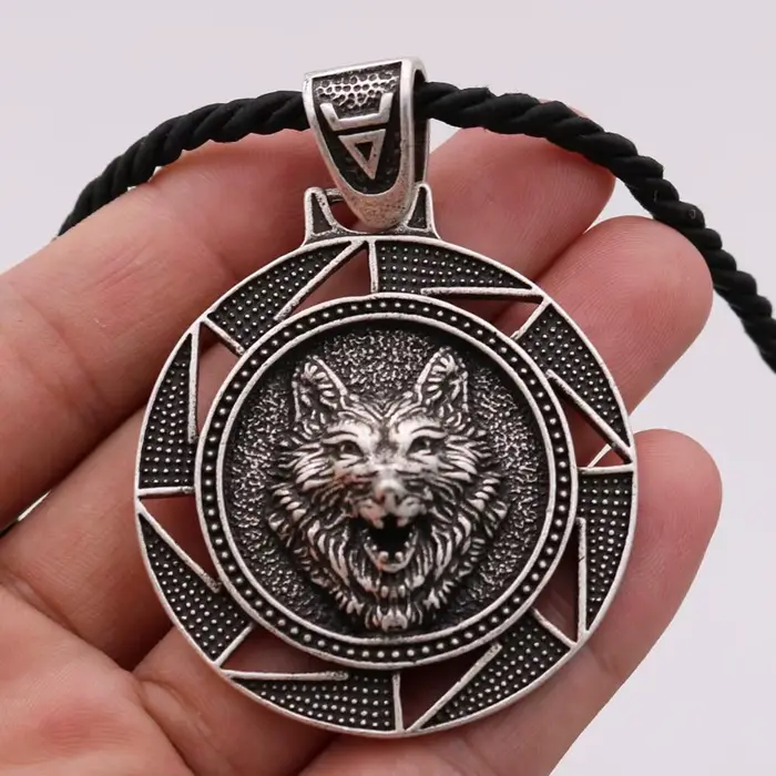 Collier pour homme avec symboles Triskelion, Valknut, tête de loup, amulette Viking Odin, talisman de protection, bijoux.