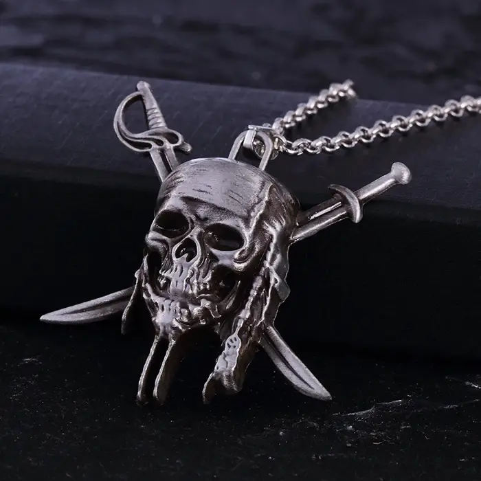 Collier à breloques des Pirates des Caraïbes pour hommes et femmes avec crâne Jack Sparrow, cadeau pour anniversaire, bijoux vintage pour homme et femme, cadeau de collection