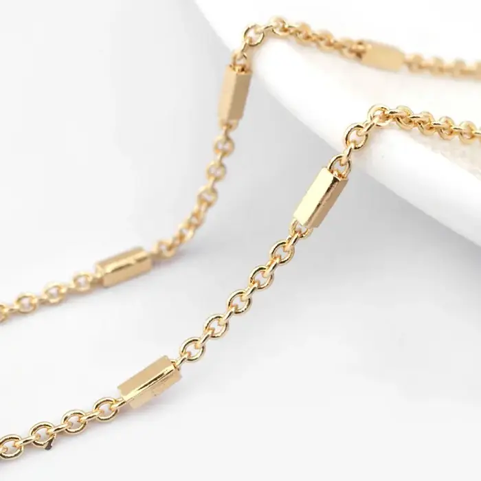Collier de chaînes en forme de lettre O en cuivre doré 18K pour femmes occasions spéciales élégantes et modernes