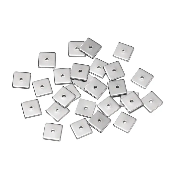 Perles d'espacement carrées en acier inoxydable doré pour bijoux et accessoires de créateur occasionnels et spéciales