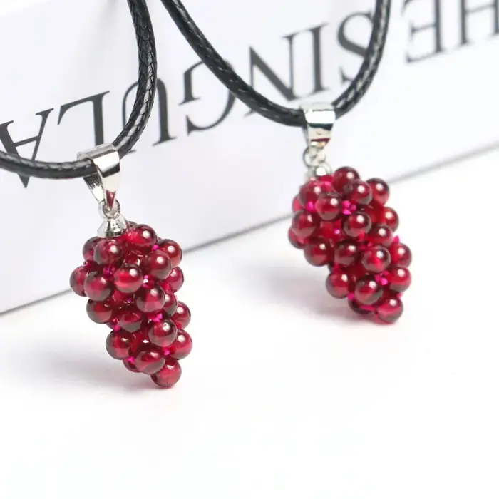 Colliers pendentifs en grenat naturel