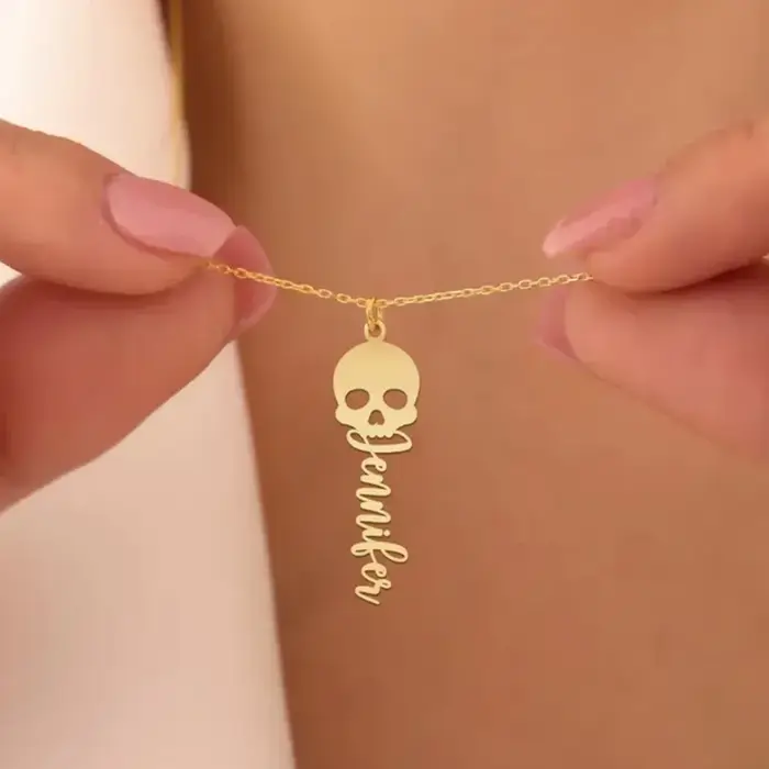 Collier tête de mort personnalisé avec nom gravé