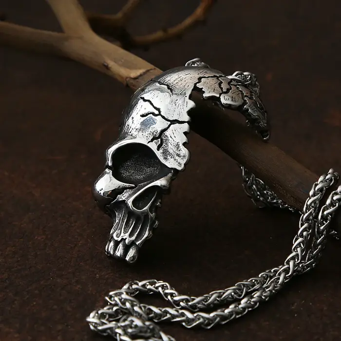 Collier gothique avec pendentif crâne pour homme