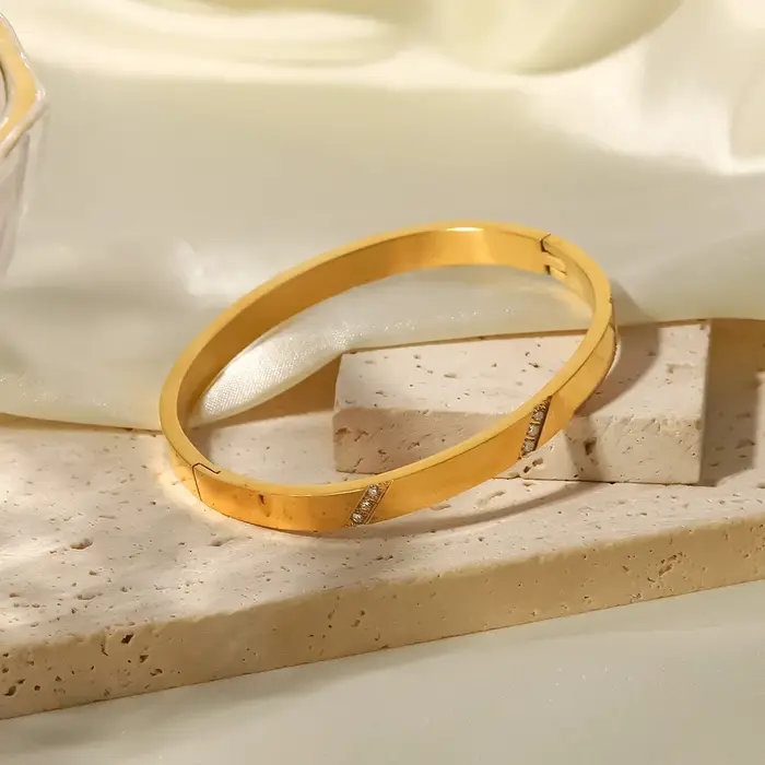 Bracelet en zircon avec trois pierres plaquées en platine pour femmes, bracelet en acier inoxydable, bijou tendance pour les occasions spéciales