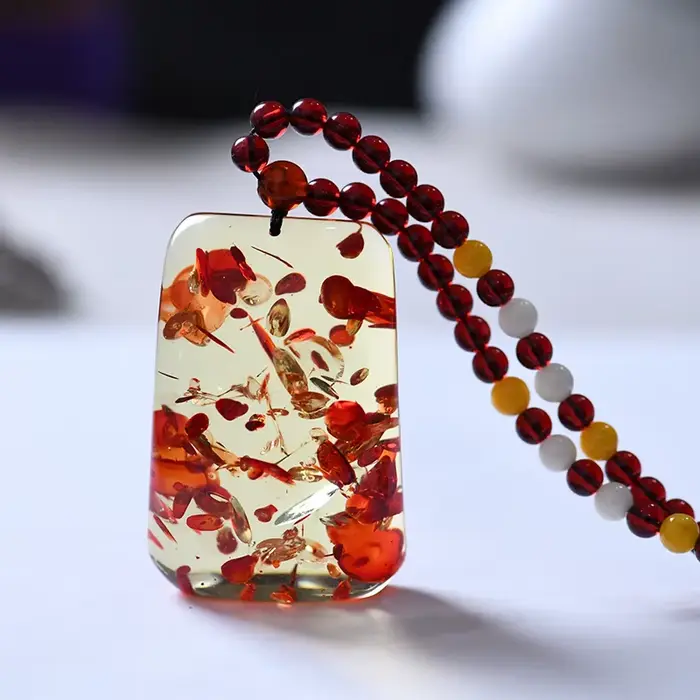 Collier avec pendentif en ambre à fleurs fines pour homme et femme