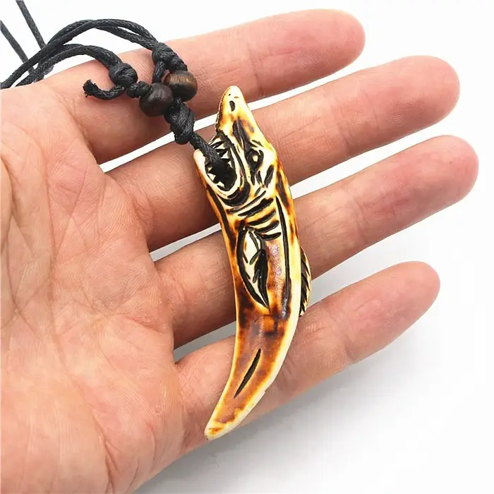 1 pièce hommes Vintage dent de requin pendentif collier Imitation loup dents os sculpté en bois perle