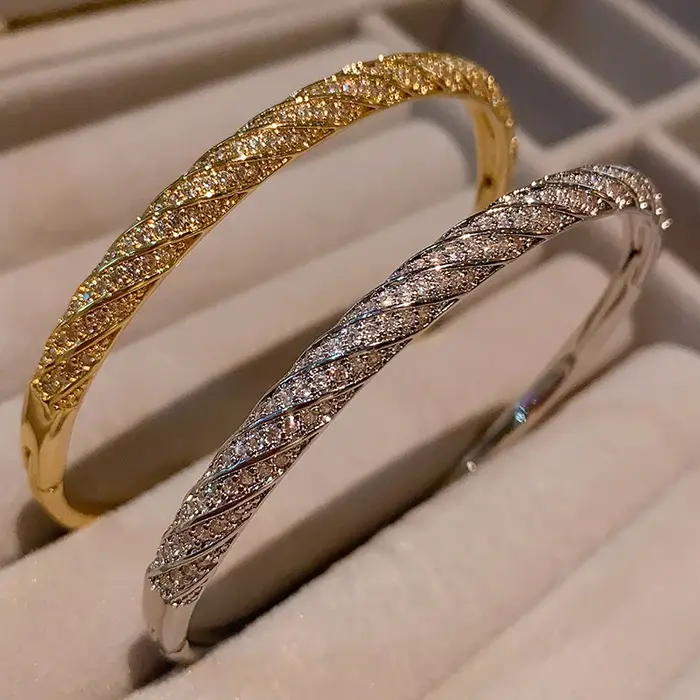 Bracelet jonc en laiton plaqué or 18 carats style squelette élégant pour femmes occasions professionnelles sociales