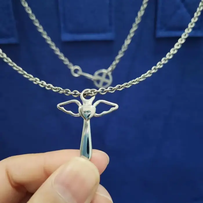 Collier pendentif ange panoramique en titane véritable