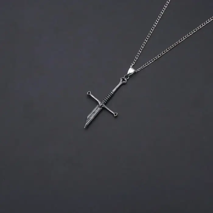 Catuni – collier de seigneur d'épée cassée