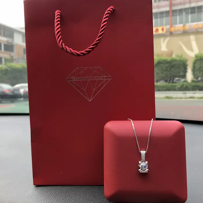 Collier pendentif diamant Moissanite coupe ronde