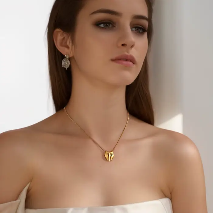 UHBINYCA collier en forme d'éventail pour femmes de Style minimaliste, bijoux exquis antirouille en acier inoxydable plaqué or