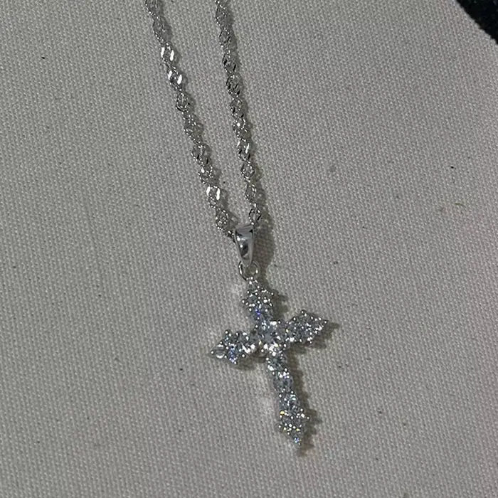 Collier pendentif croix en zircon cristal brillant pour femmes et filles Punk couleur argent chaîne fine bijoux de fête cadeau d'anniversaire occasions spéciales
