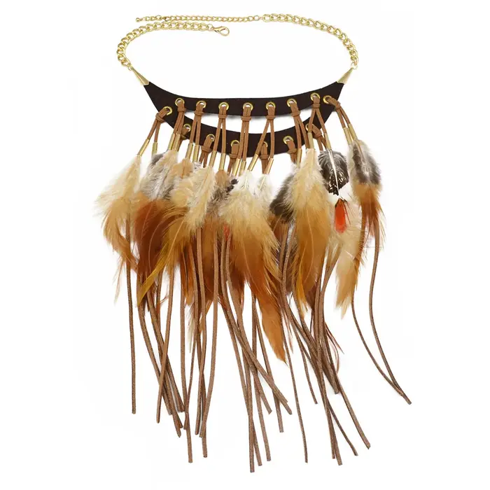 Collier avec pendentif en cuir et plumes longues marron et noir