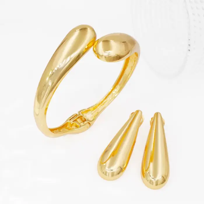 GZJPEI 2025 nouveau ensemble de bijoux exagéré gothique goutte d'eau manchette bracelet anneau Chic lisse métal grand collier boucles d'oreilles cadeau de mariage