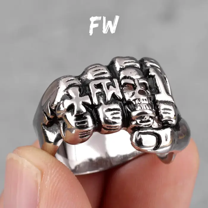 Bague de tête de mort en acier inoxydable, style punk pour homme, cadeau audacieux pour petites occasions spéciales