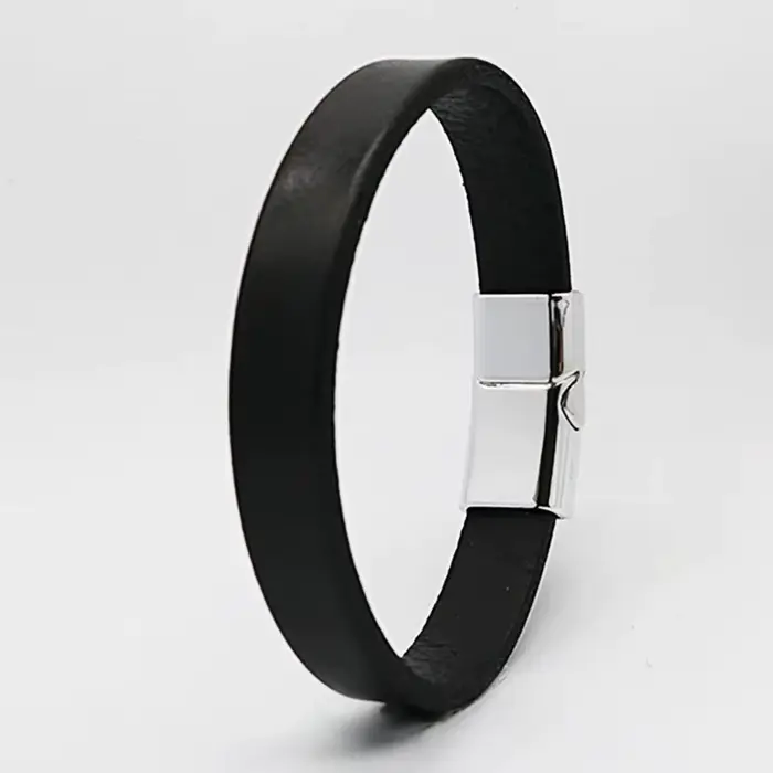 Bracelet en cuir de vache vintage simple pour hommes polyvalent avec boucle magnétique accessoire de bijoux tendance de rue pour homme occassions spéciales
