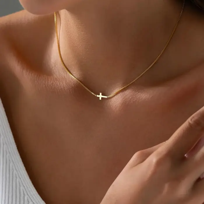 Collier croix plaqué or 14 carats pour femmes chaîne à breloques cadeau d'anniversaire bijou religieux occassionnellement élégant