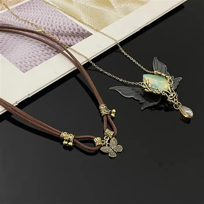 Collier Vintage ailes en strass
