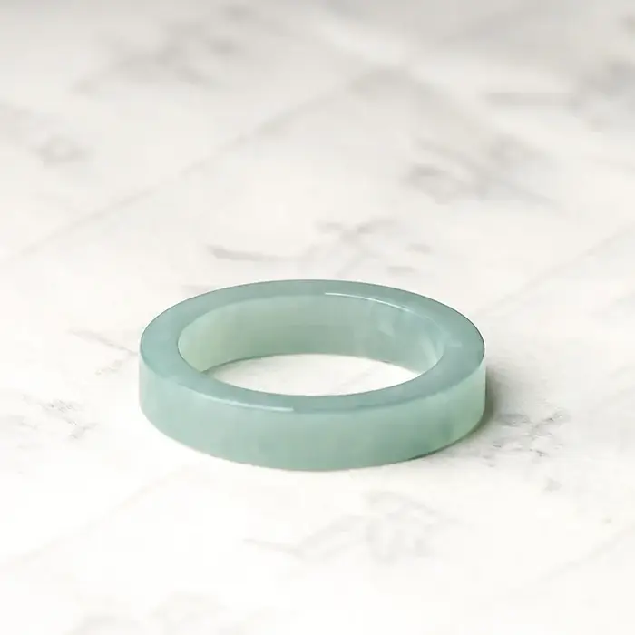 Bague en jade de glace carrée pour amoureux, élégante et sophistiquée, idéale pour les occasions spéciales, soirée chic, cérémonie de mariage, anniversaire, cadeau romantique