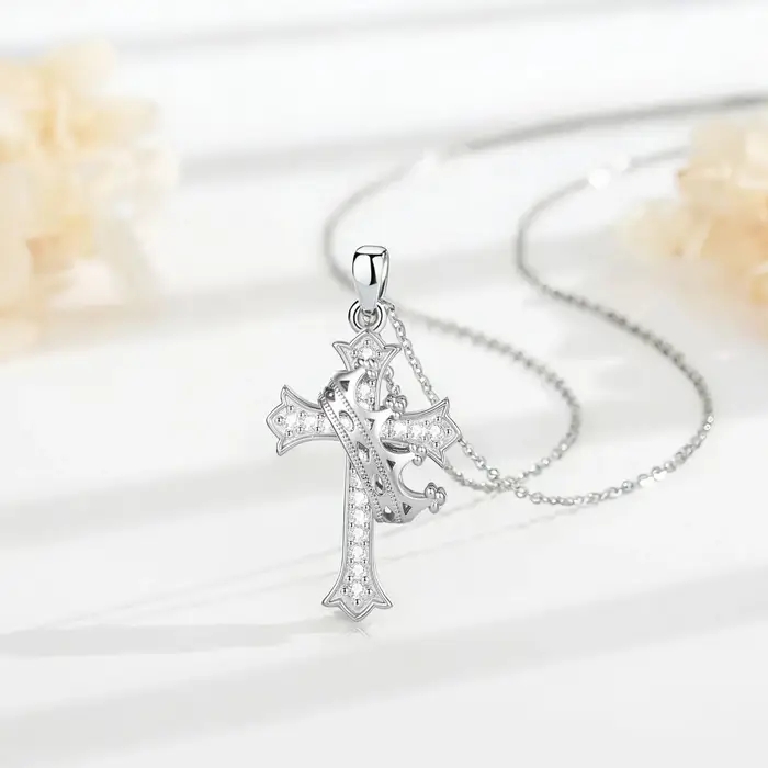 Collier croix couronne en cuivre classique unisexe symbole de foi pour femmes et hommes occasions religieuses et familiales