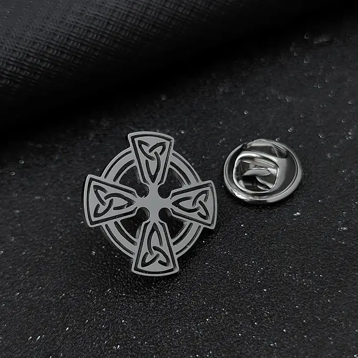 Broche croix celtique rétro en acier inoxydable pour hommes