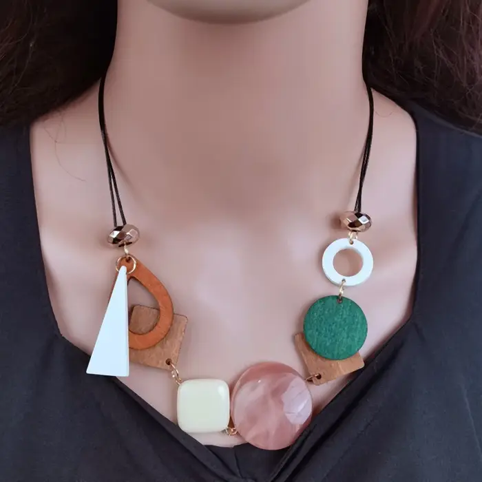 Collier pendentif géométrique en bois Vintage
