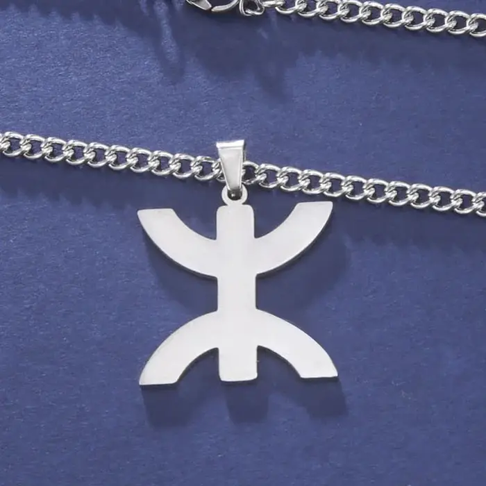 Collier avec pendentif berbère en acier inoxydable symbole Yaz femme traditionnelle cadeau spécial