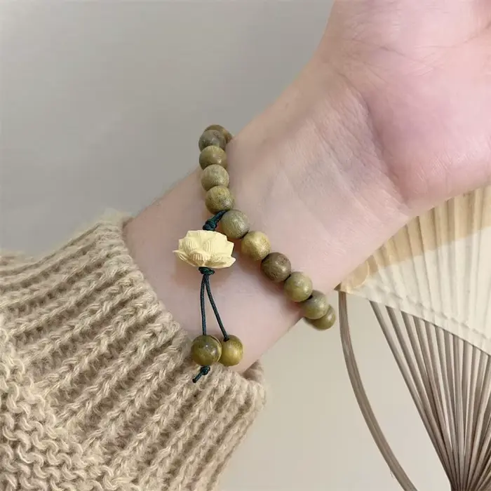 Bracelet Vintage en Bois de Lotus et Perles avec Pendentif Fleur Bijou Traditionnel pour Hommes et Femmes Occasions Religieuses Cérémonies Soirées Elégantes