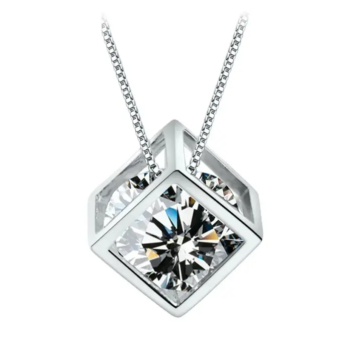 Collier en argent 925 avec zirconium blanc et diamants de laboratoire plaqués or pour femmes pour occasions spéciales romantiques et mignonnes