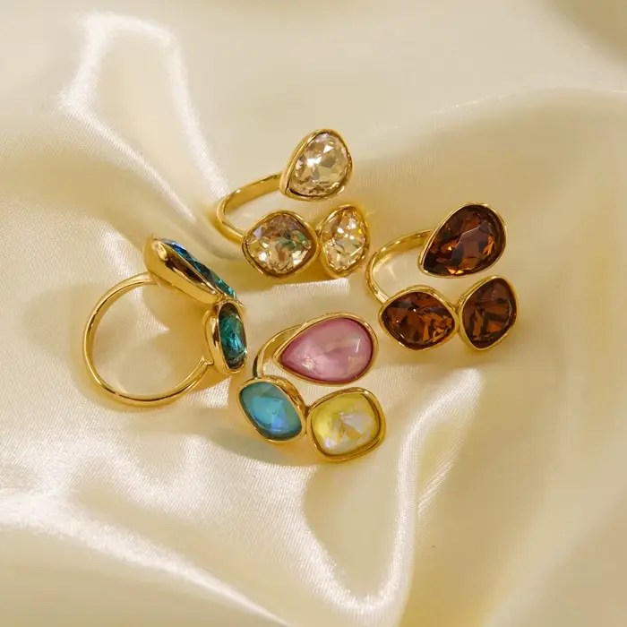 Bague Carlidana en acier inoxydable plaqué or 14K avec pierres en zirconium multicolores pour femmes, bijou de mode pour occasions quotidiennes, fêtes et mariages