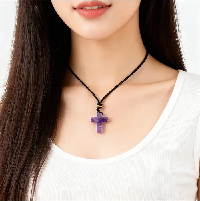 Collier pendentif croix améthyste 22x30mm en pierre semi-précieuse avec chaîne en cuir noir pour femmes romantiques occasions spéciales tracker humeur