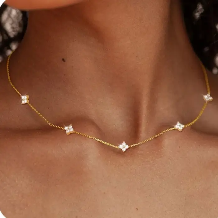 Magnifique collier chaîne en Zircon incrusté de fleurs à quatre feuilles pour femmes