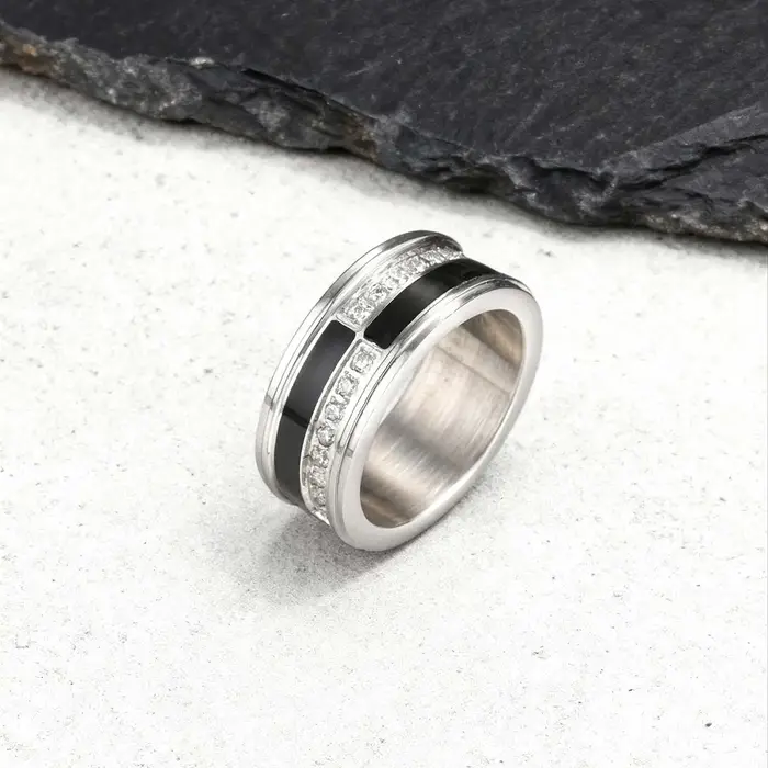 Bague élégante en émail noir pour hommes