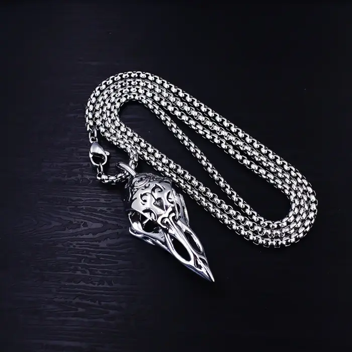 Collier pendentif crâne de corbeau nordique