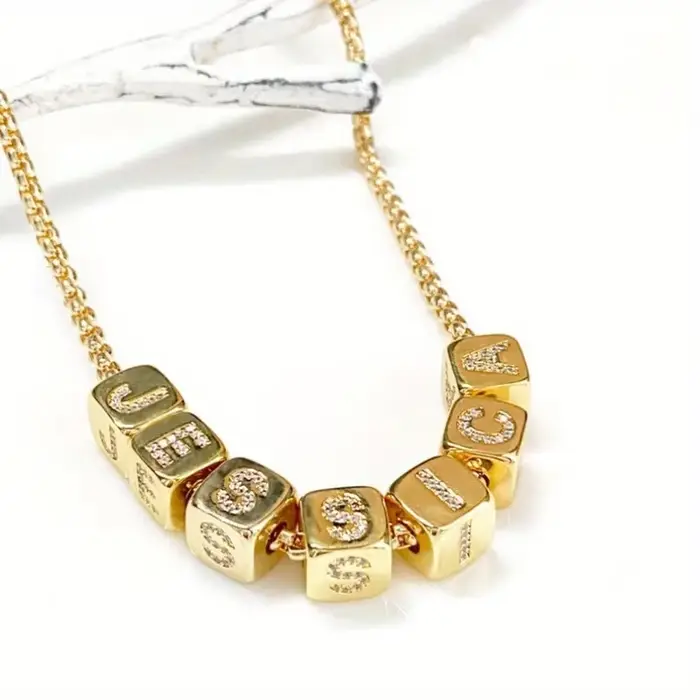 Collier de nom rempli d'or, collier de bloc initial unisexe, collier personnalisé, cadeau pour femme