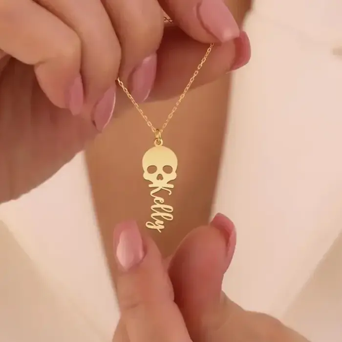 Collier tête de mort personnalisé avec nom gravé