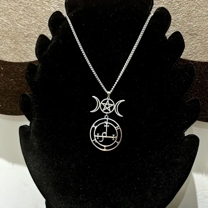 Jeshayuan Lilith Sigil collier Triple lune déesse pendentif