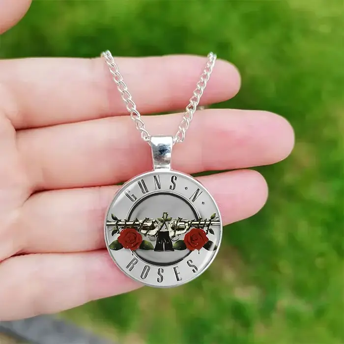 Guns N Roses collier pour hommes femmes groupe de Rock verre Cabochon affiche pendentif musique bijoux Fans Souvenir cadeau