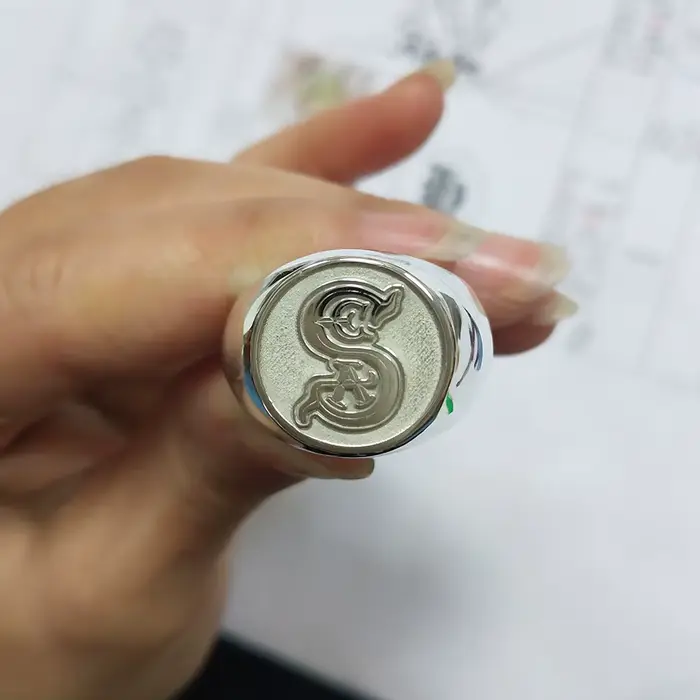 Bague ronde gravée personnalisée de 17mm