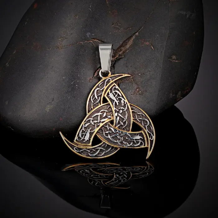 Collier pendentif nœud celtique pour homme