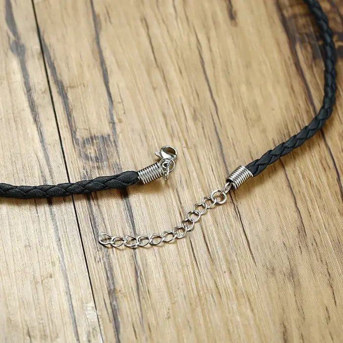 Collier en cuir tressé noir pour hommes