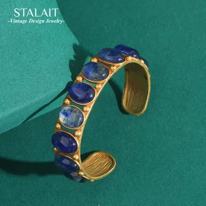 Bracelets en opale bleue ouverte