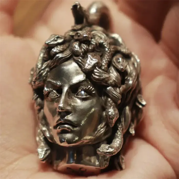 Design Original Medusa tête tridimensionnelle Sculpture pendentif