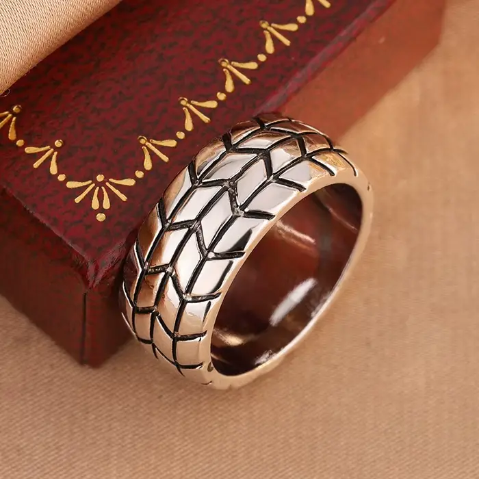 Bague plaquée argent 925 sertie de zirconium blanc classique pour engagement et occasions spéciales bijou de fête hip-hop style