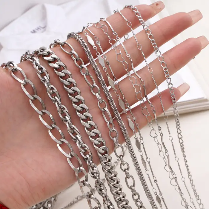 Various chaînes tendance en acier inoxydable