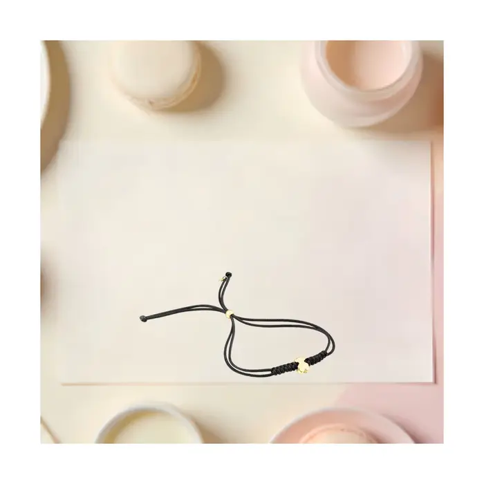 Bracelet élégant aux détails raffinés qui rehausse la beauté de votre poignet et révèle