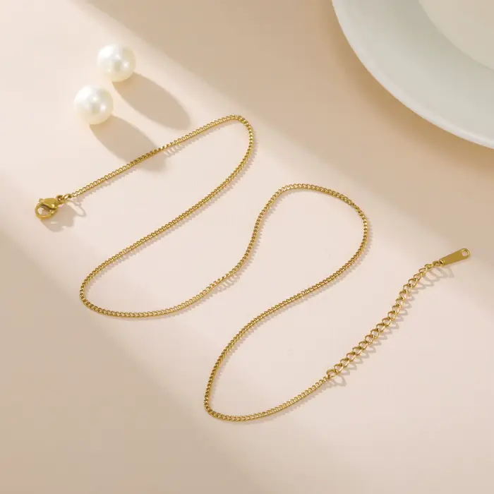 Chaîne de maillons en acier inoxydable pour femmes, style moderne, idéale pour les soirées, polyvalente et durable bijou cadeau occasionnels