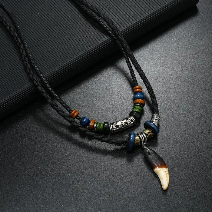 Collier multicouche en dents de chien