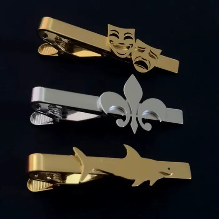 Pince à cravate personnalisée en acier inoxydable avec motifs sur mesure pour homme occasions spéciales anniversaires mariages promotions écoles