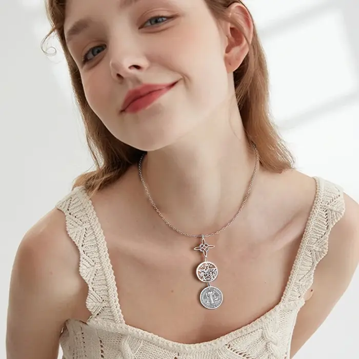 Collier Triple Protection avec nœud de sorcière
